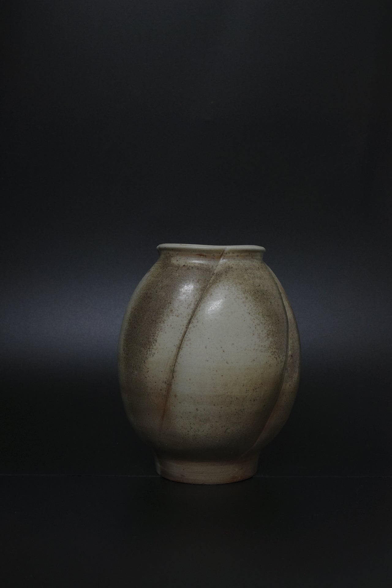 柴燒｜火紋手拉四瓣花器《肆果》