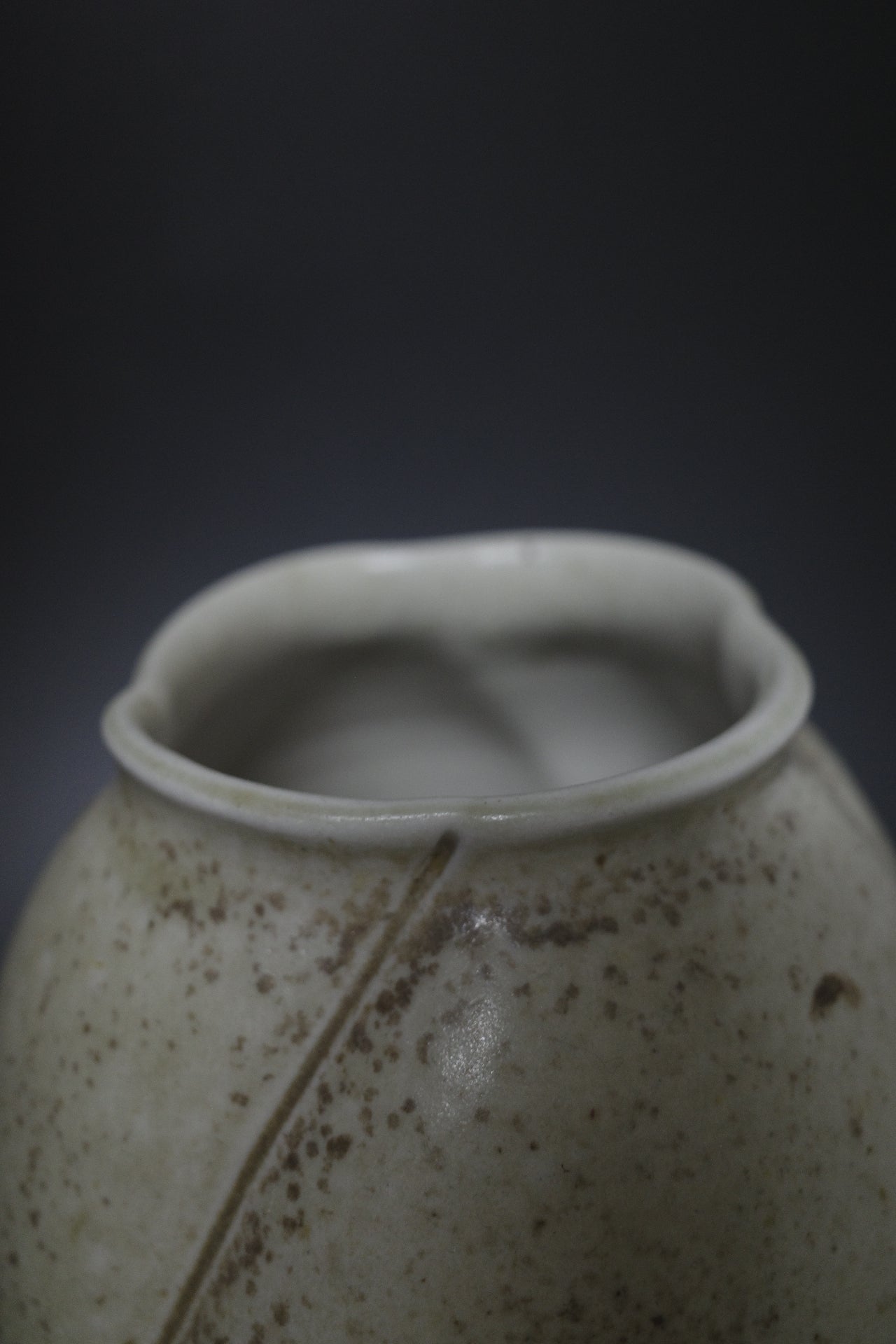 柴燒｜火紋手拉四瓣花器《肆果》